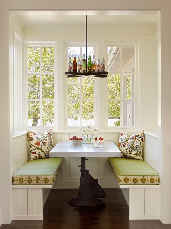кухонный уголок белый стол зеленые сиденья